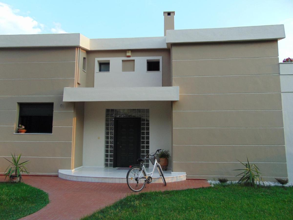 Crystal Bay Apartment Palaiontsiflikion Exterior photo